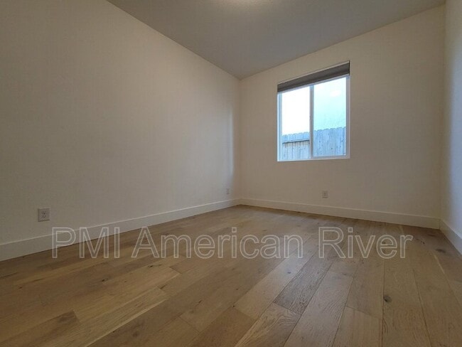 Building Photo - 12773 Tower Beach Way