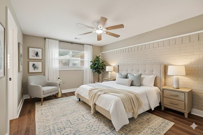 Building Photo - 2103 Woodway Dr