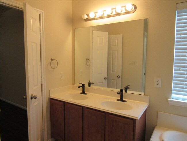 Building Photo - 13514 Villa Arbor Dr