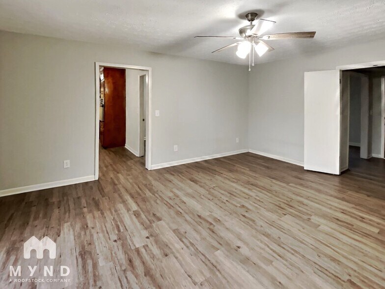 Building Photo - 2286 Briarwood Cir SW