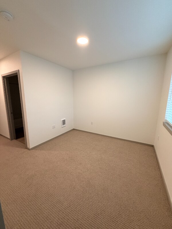 Building Photo - 2950 NE 11th St