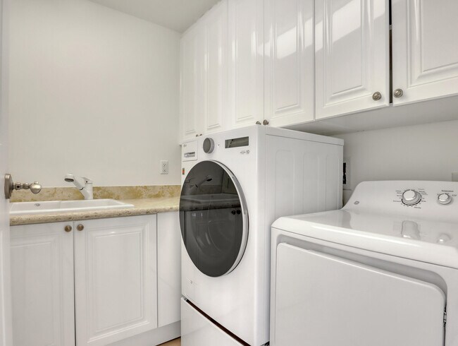 Building Photo - 2700 N Ocean Dr