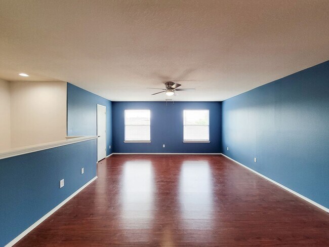 Building Photo - Comfort meets style in this home situated ...