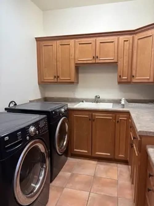 Building Photo - 337 Dakota Cir