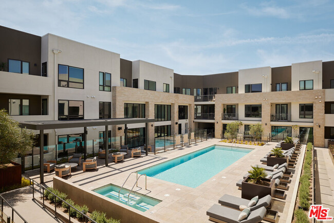 Building Photo - 299 E Thousand Oaks Blvd