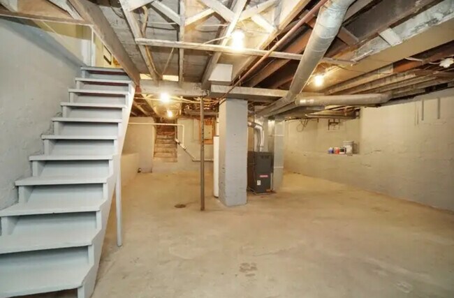 Building Photo - 305 Eaton Ave
