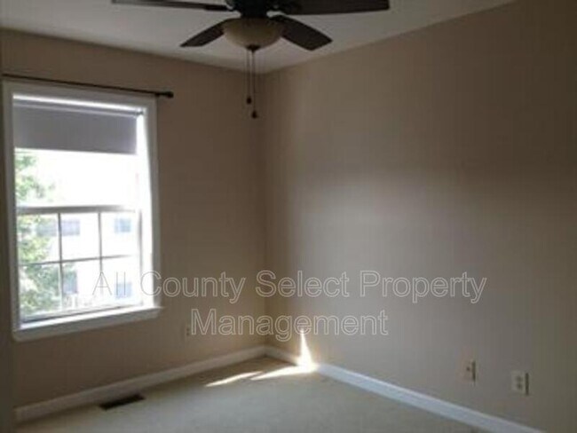 Building Photo - 811 Gazebo Cir