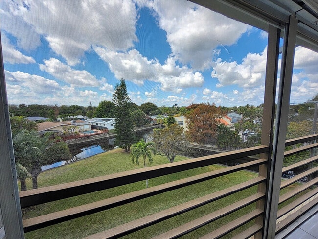 Building Photo - 112 Royal Pk Dr