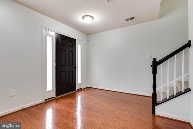 Building Photo - 7926 Silver Oak Rd