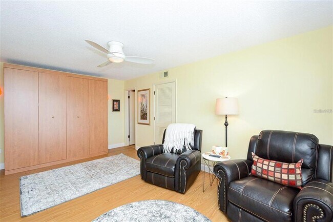 Building Photo - 3804 Gulf of Mexico Dr