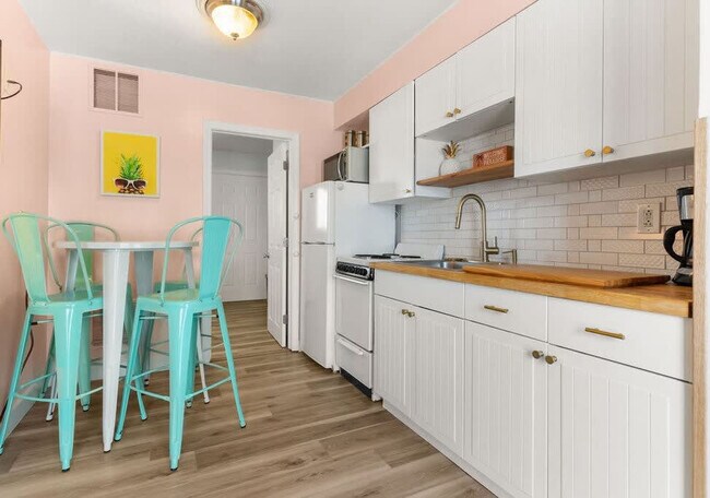 Building Photo - 12 G St