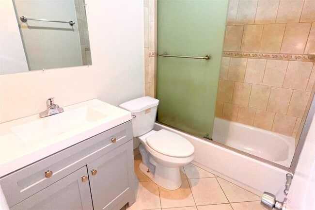 Building Photo - 1821 NE 56th St