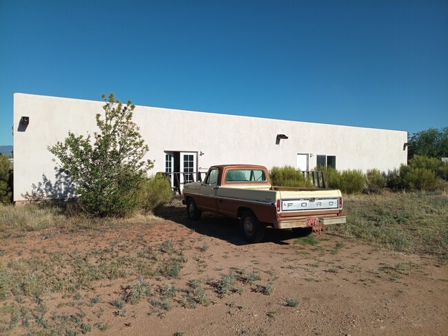 Building Photo - 200 S Pipestone Ln