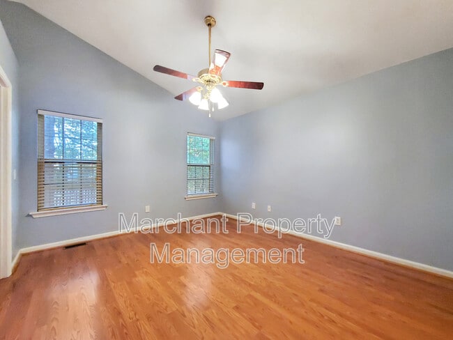 Building Photo - 237 Oak Valley Dr