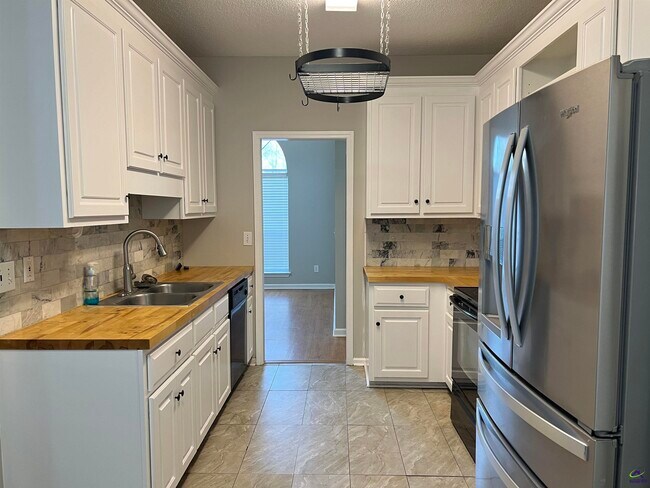 Building Photo - 253 Chadwick Cir