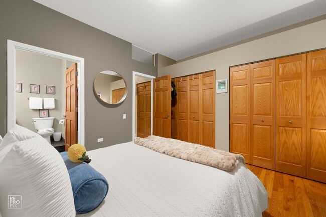 Building Photo - Modern Living Right in the Loop and Free P...