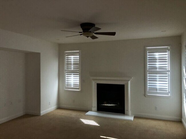 Building Photo - Manteca 4 Bedroom 1/2 bath 2 Car Garage ta...