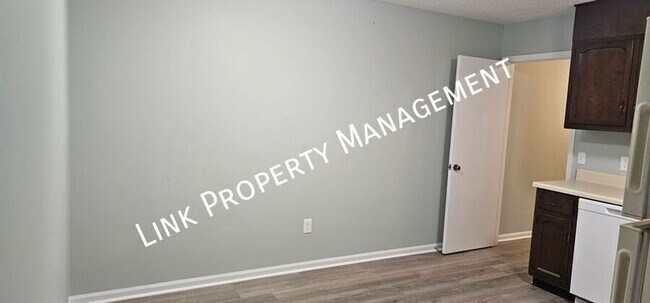 Building Photo - 900 Peppermill Rd