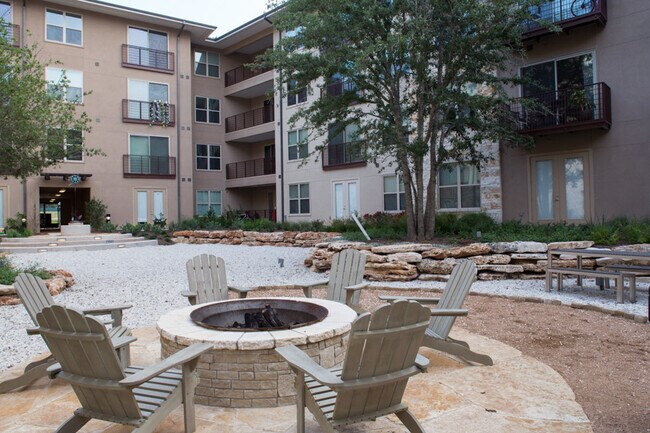 Building Photo - 3001 Esperanza Crossing