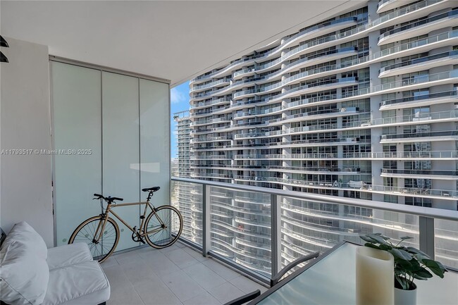 Building Photo - 1010 Brickell Ave