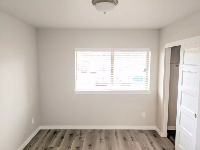 Building Photo - 8300 SE Flavel St