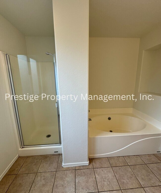 Building Photo - Charming All Tile 4/2 Rita Ranch Home