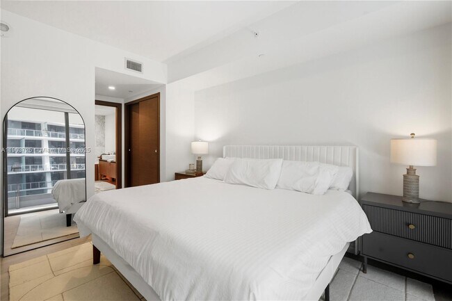 Building Photo - 1000 Brickell Plaza