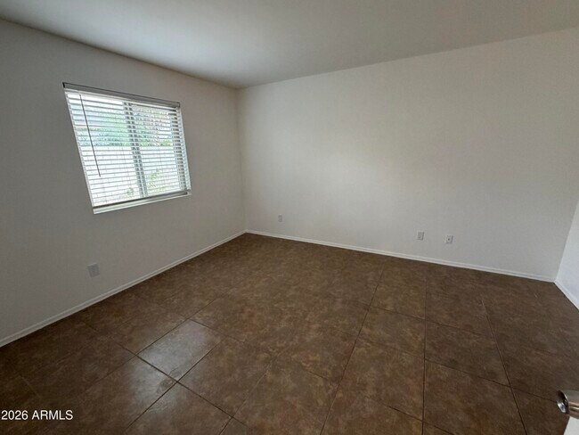 Building Photo - 909 E Escuda Dr