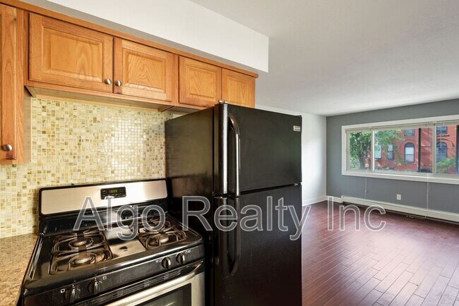 Building Photo - 729 E 16th St