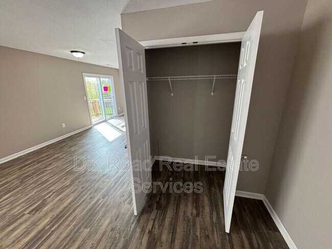 Building Photo - 209 Wexford Dr