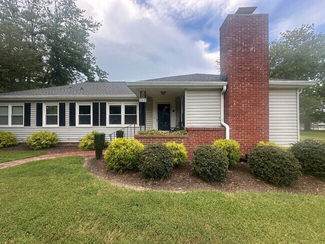 Building Photo - Call Amanda Tate at 757-289-6810 for more information