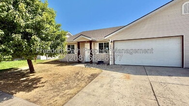 Building Photo - 13904 Cassia St