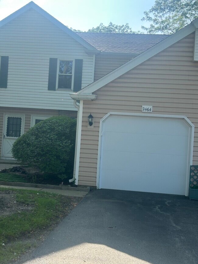 Building Photo - 2464 Devonshire Ct