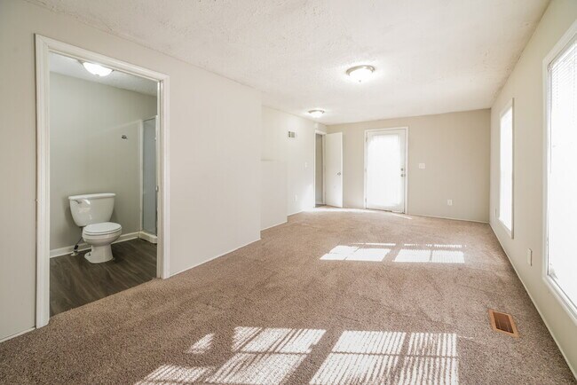 Building Photo - 44 Arnold Rd