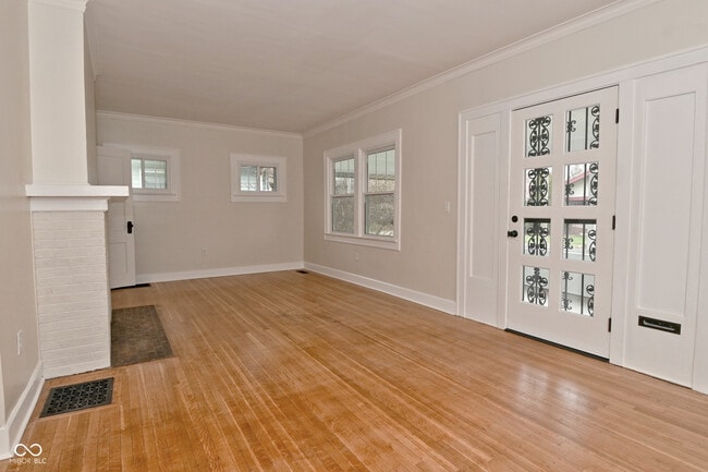 Building Photo - 3928 N Kenwood Ave