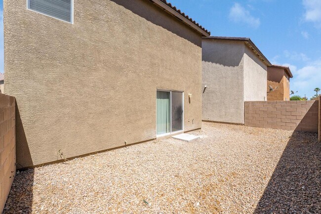 Building Photo - Cute Two-Story Home
