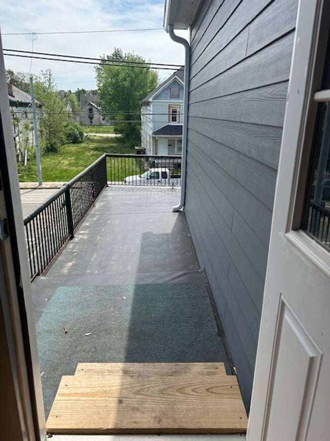 Building Photo - 925 Xenia Ave