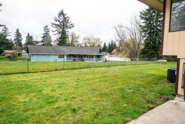 Building Photo - 1418 Tule Lake Dr S