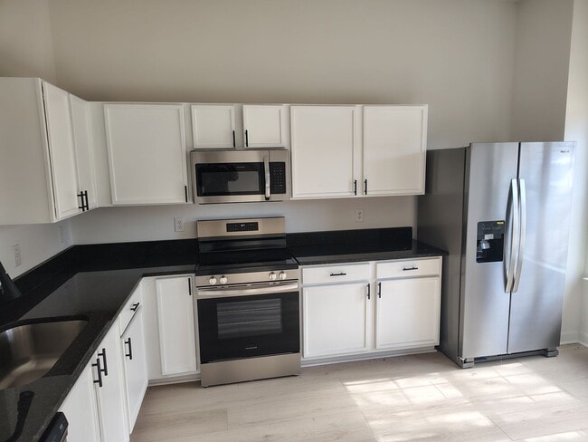 Building Photo - Beautiful cul-de-sac home - Lots of Upgrades