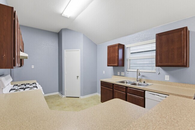 Building Photo - 16763 N Blue Jay Dr