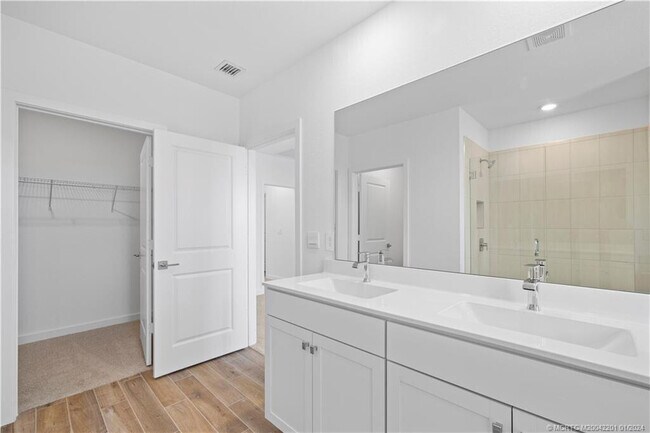 Building Photo - 2048 NE Ocean Dunes Dr