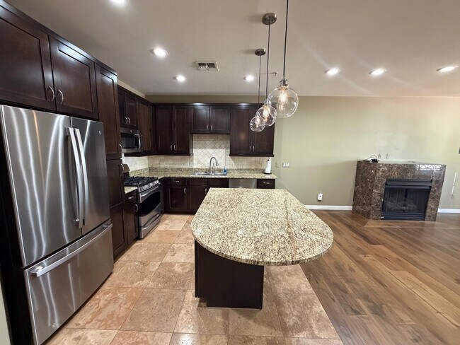 Building Photo - 7291 N Scottsdale Rd