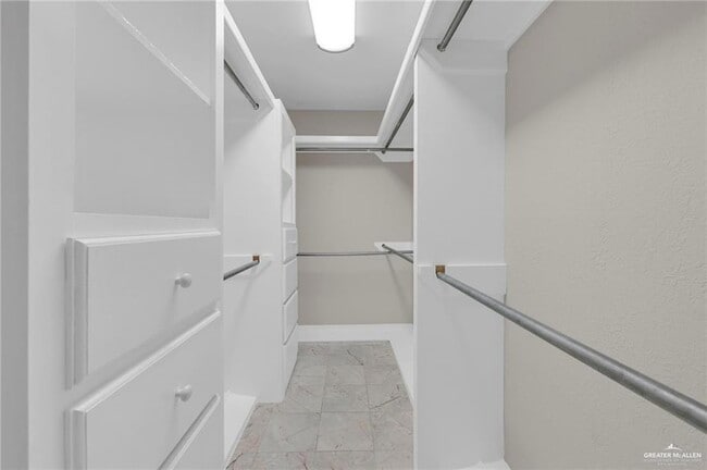 Building Photo - 9812 Las-Palmas Dr