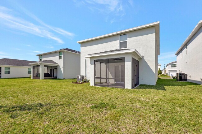 Building Photo - Luxurious Living: Spacious 5-Bedroom Home with Scenic Views in Port Saint Lucie!