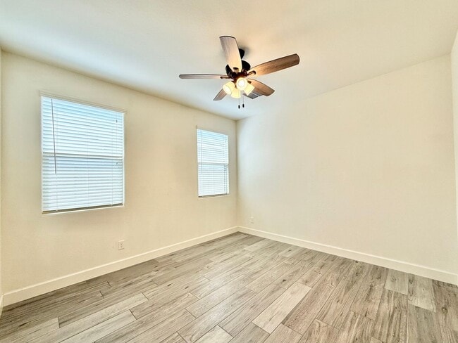 Building Photo - Charming 5-bed, 3-bath home with Pool/Spa ...