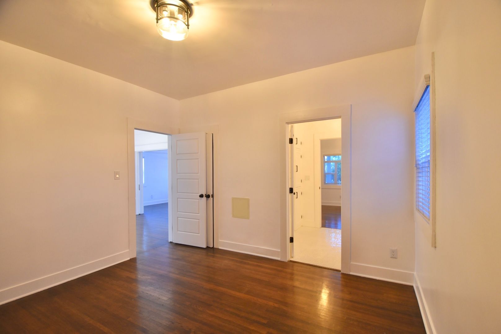 Building Photo - 2214 Elsinore St