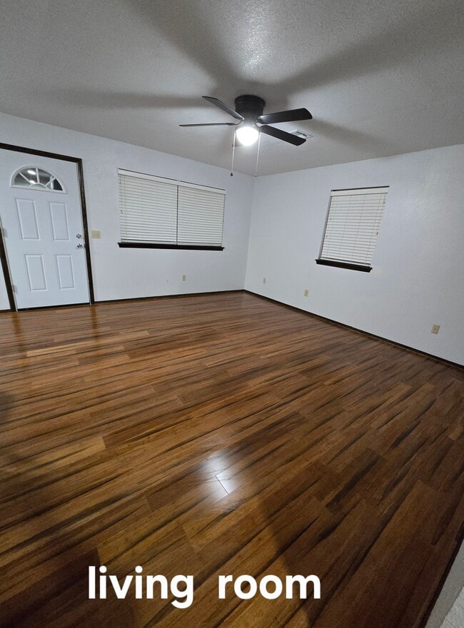 Building Photo - 513 N Roosevelt Ave