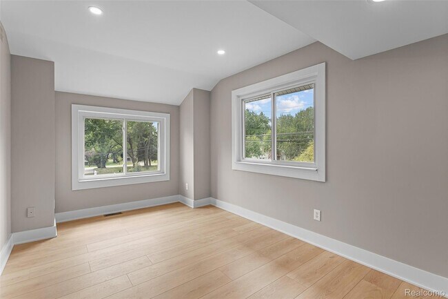 Building Photo - 6552 Orion Rd