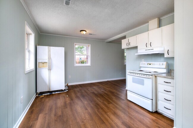 Building Photo - 3640 Lindella Rd