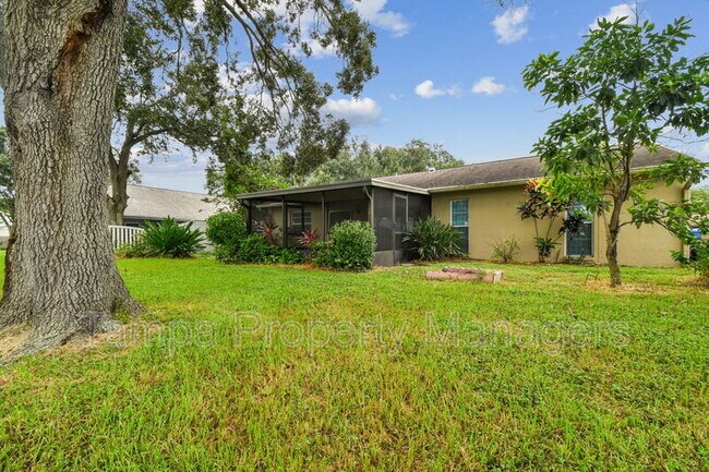 Building Photo - 16214 Pebblebrook Dr
